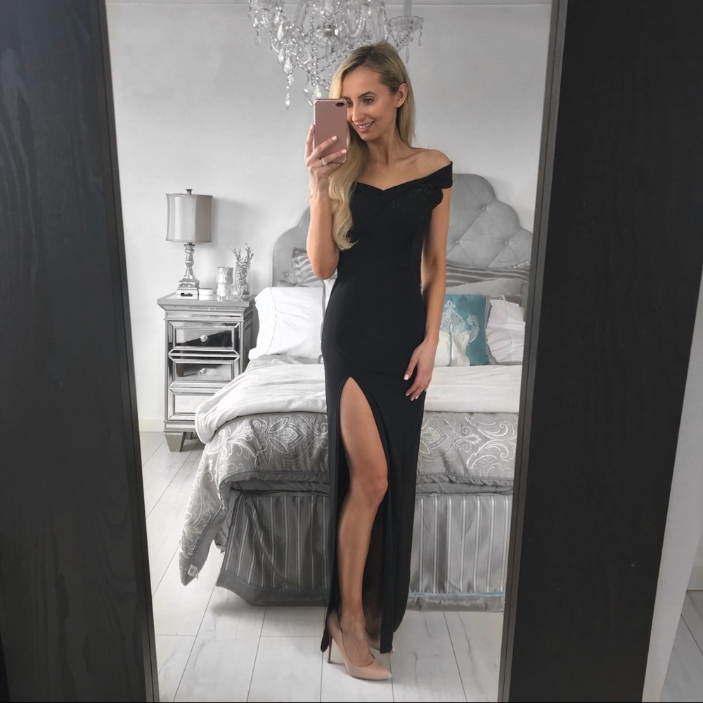 Off Shoulders Maxi Bodycon Slit Dress - Picture 3 of 7